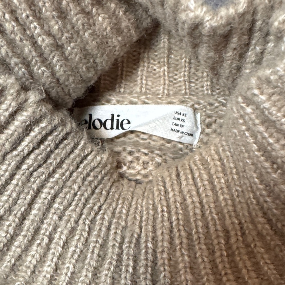Elodie Mock Neck Cropped Chunky Sweater. Size XS - Picture 7 of 7